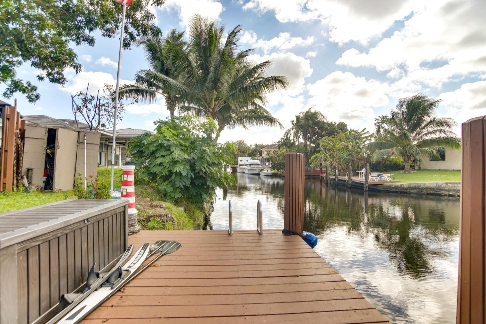 Canal Side Retreat With Dock, By Hollywood Boardwalk Форт-Лодердейл Экстерьер фото